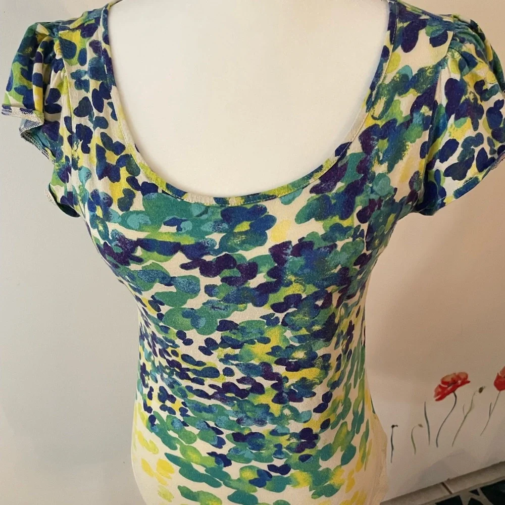 Cream shirt with blues and greens that resemble leaves on a cap sleeve shirt - Picture 3 of 8
